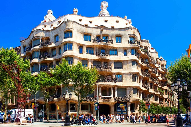 Must-Sees of Barcelona Private Driving Tour - Meeting, Pickup, and Logistics