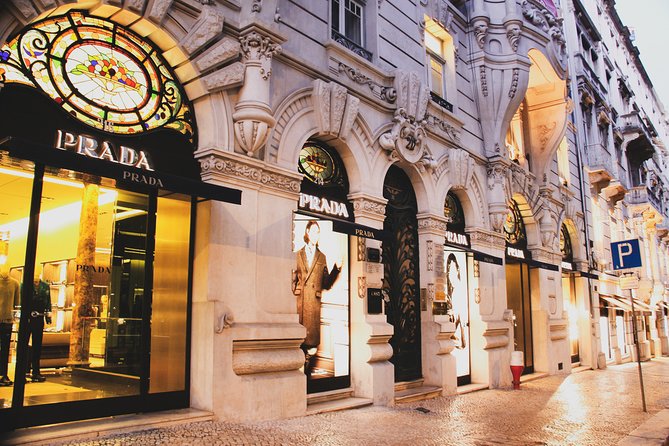 Private Bike Tour in Lisbon With Friendly Local Guide and Iconic Photo Ops - The Sum Up