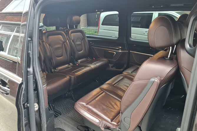 Private Car or Minivan Amsterdam to Schiphol Airport - Meeting and Pickup Details