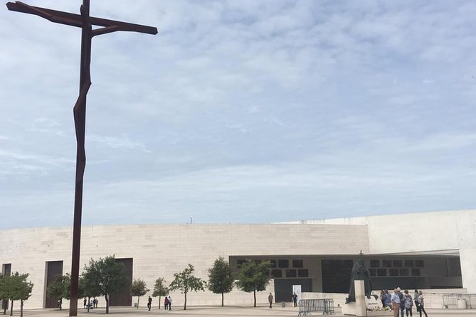 Private Tour to Fátima, Batalha, Alcobaça, and Óbidos - Accessibility Information