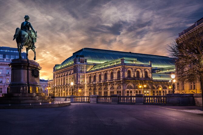 Private Transfer From Prague to Vienna With 2h for Sightseeing - Vehicle and Amenities