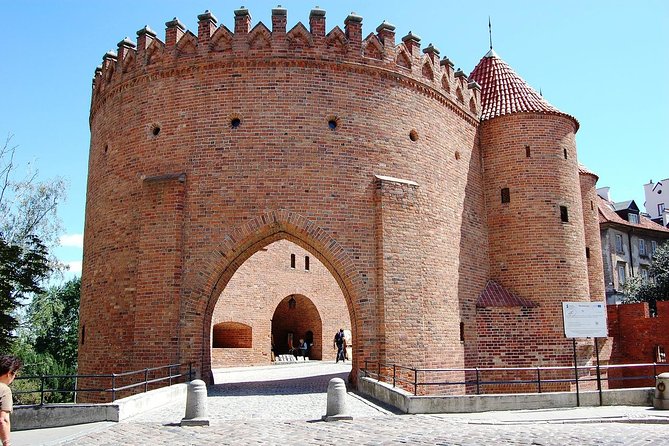 Private Transfer From Vienna to Warsaw With 2h of Sightseeing - The Sum Up