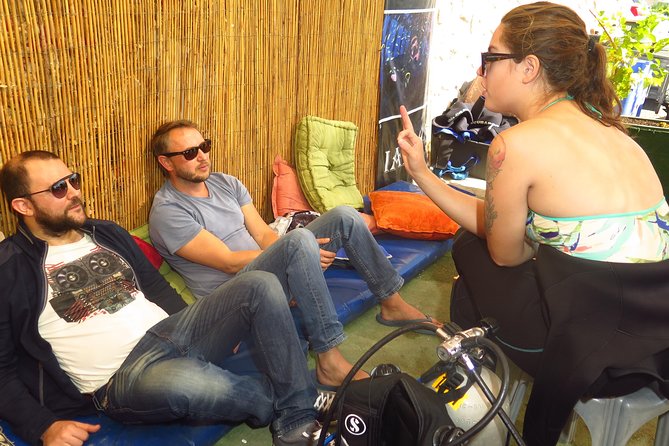 Refresh Dive for Certified Divers - Dive Instructor Guidance