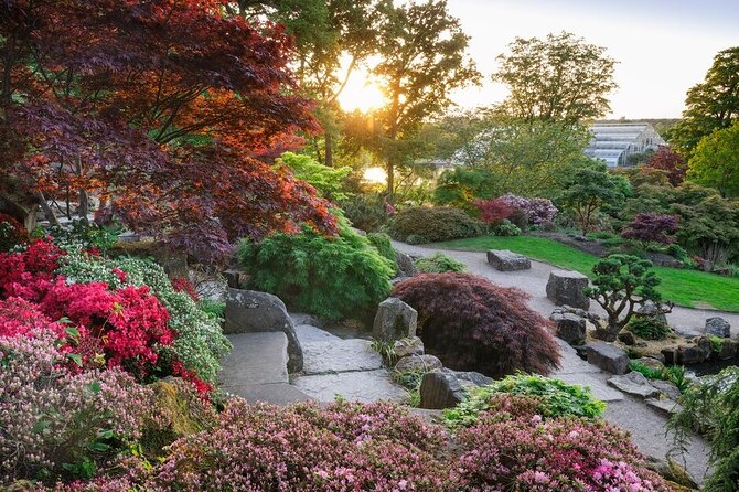 RHS Garden Wisley and Hampton Court Palace Private Tour - Reserve Your Spot