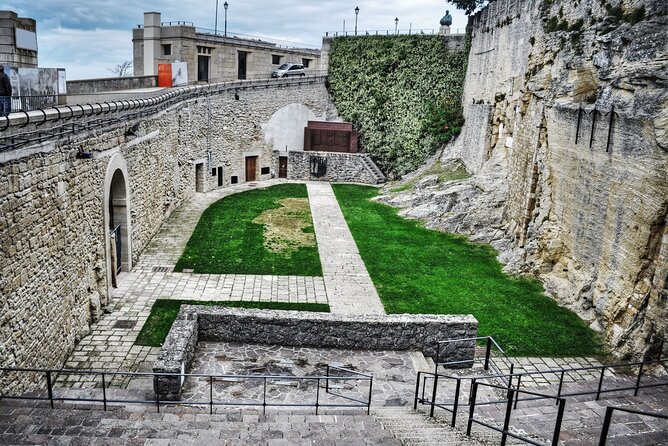 San Marino Scavenger Hunt and Sightseeing Tour - Tour Schedule