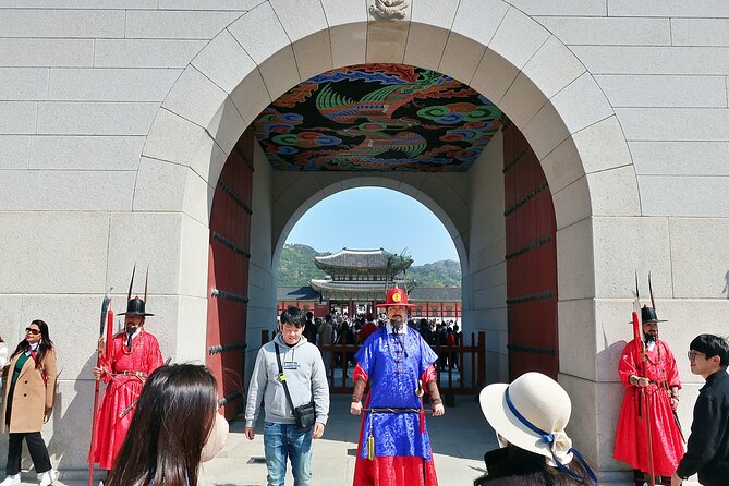 Small-Group Seoul Morning Royal Palaces Tour - Frequently Asked Questions