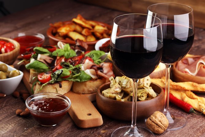 The Art of the Italian Aperitivo With a Local: Learn & Enjoy in Mantua