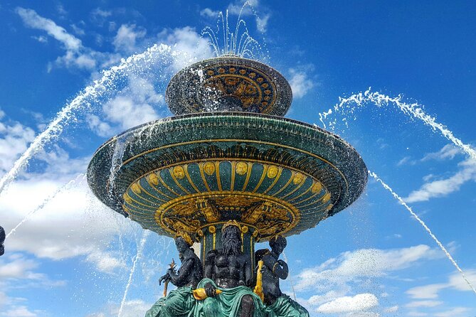 2-Hour Walking Tour of the Historic Center of Paris - Tour Highlights