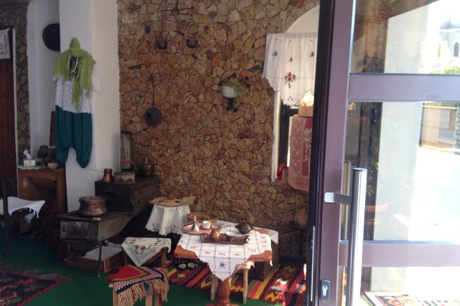 Authentic Antique Museum Home - Amenities and Accessibility