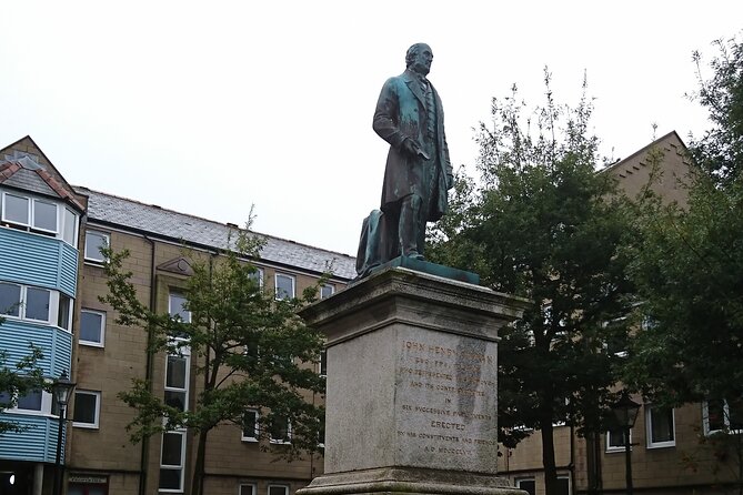 Dylan Thomas' Swansea: A Self-Guided Audio Tour - Opening Hours and Additional Info