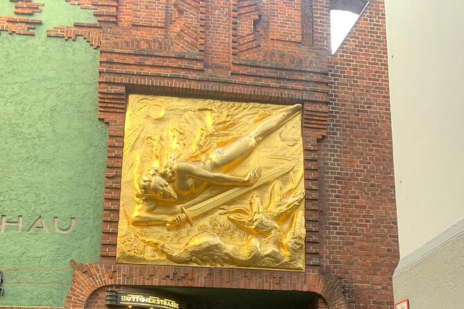 Guided Historical Walking Tour in Bremen - Group Size and Pricing