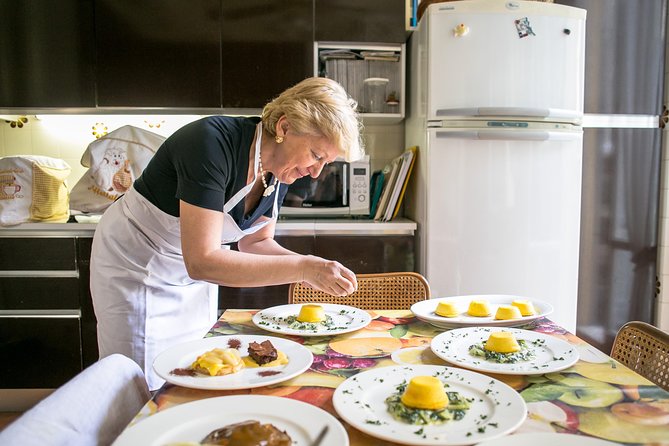 Lunch or Dinner and Cooking Demo at a Local Home in Pienza - What To Expect