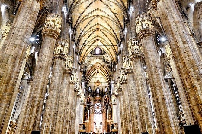Milan: Duomo Skip-The-Line Ticket & Aperitivo Italiano - Fast Track Entrance
