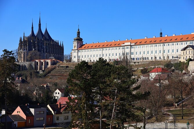 Prague to Kutna Hora Day Trip to Ossuery, St Barbara and More - Transportation Details