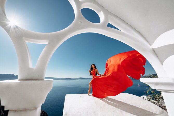 Private 45 Minutes Flying Dress Photoshoot in Santorini - Duration: 45 Minutes
