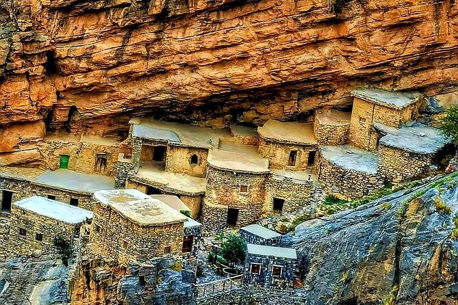 Private Full-Day Jebel Akhdar-Al Suwjara Village Tour - Meeting and Pickup Details