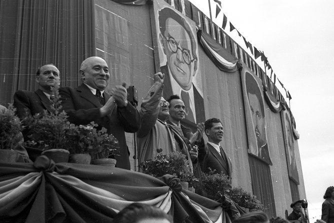 Still Watching You! – Private Budapest Communist Tour With Coffee in a Retro Bar