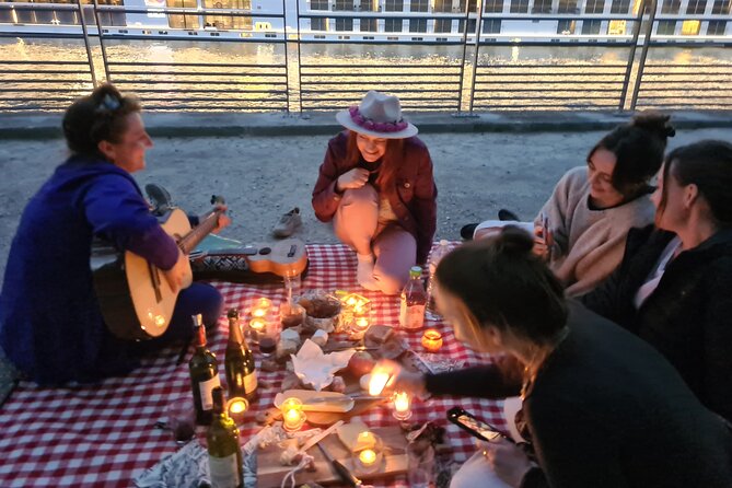Sunset Picnic With View of Eiffel Tower and Live Music - Meeting Details