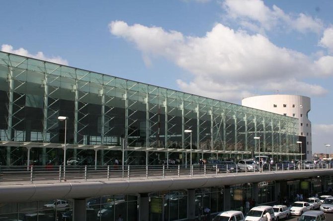 Transfer From Messina Port to Taormina - Vehicle and Amenities