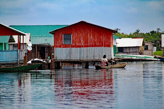 Accra: 6 Days Cape Coast Castle and Nzulezo Stilt Village Tours - Cape Coast Castle Exploration