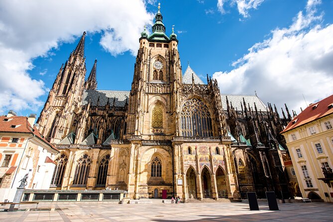 Prague Royal Castle, St Vitus, Golden Lane Tour With Tickets - Meeting Point