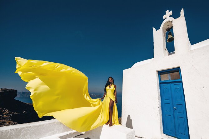 Private 45 Minutes Flying Dress Photoshoot in Santorini