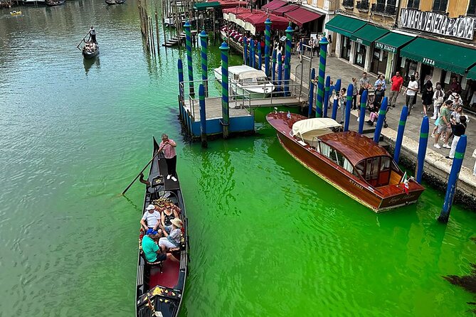Romantic Serenade Gondola Tour: Private Ride - Location: Venice, Italy