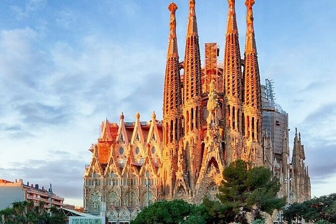 Sailing Experience, Sagrada Familia and Casa Battló Small Group Tour - What to Expect