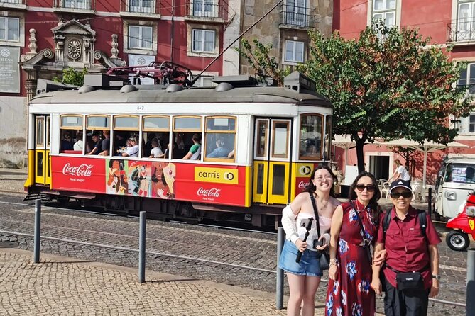 Tour Lisbon on Foot Traditional Food and Drinks - Gourmet - Tour Overview
