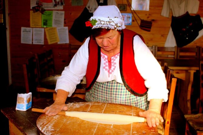 Traditional Folklore Experience in Bansko - Inclusions