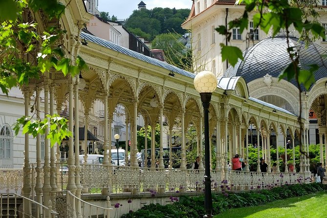 Transfer From Prague to Karlovy Vary: Private Daytrip With 2h for Sightseeing - Pricing and Group Size Variations