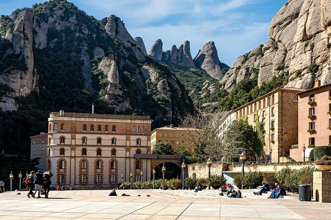 Barcelona To Montserrat Premium Half Day Guided Tour - Good To Know