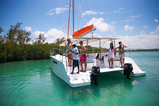 Catamaran BOAT TO ILE AUX CERF & GRSE With Lunch & Snorkelling - Good To Know