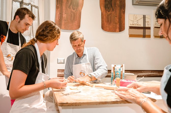 Cesarine: Small Group Pasta and Tiramisu Class in Procida - Class Description