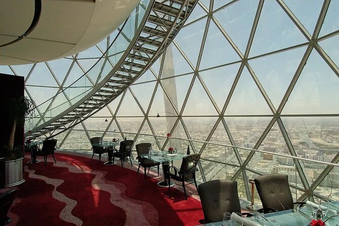 Dining in Riyadh at the Globe Restaurant With Pick up - Good To Know