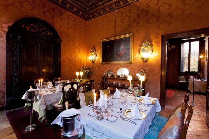 Dinner in a Noble Palace & Private Gondola Ride - Good To Know