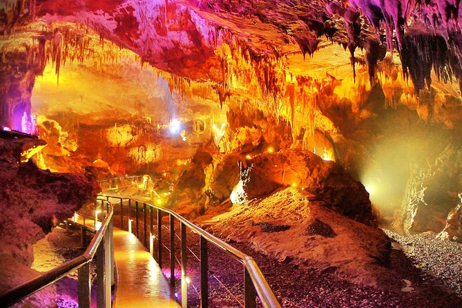 Full-Day Amazing Caves And Footprints of Dinosaurs Private Tour Guide - Good To Know