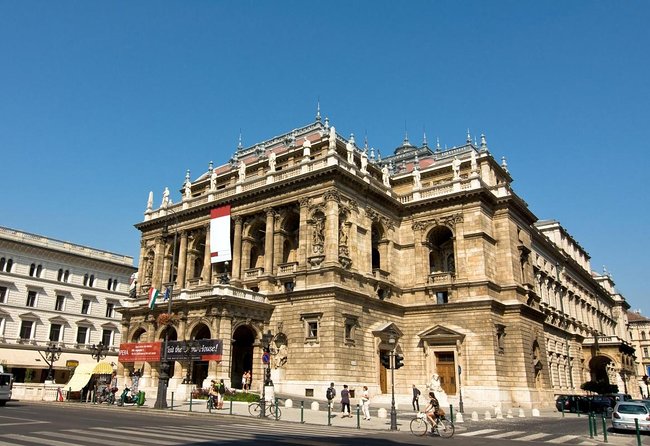 Full Day Budapest Walking Tour With a Local Private Guide