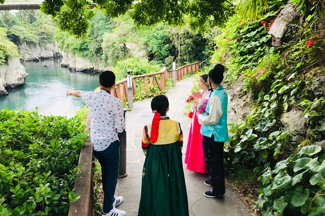 [Jeju] Hanbok Private Guide Tour & Photo Session in Beautiful Yongduam Rock, - Good To Know