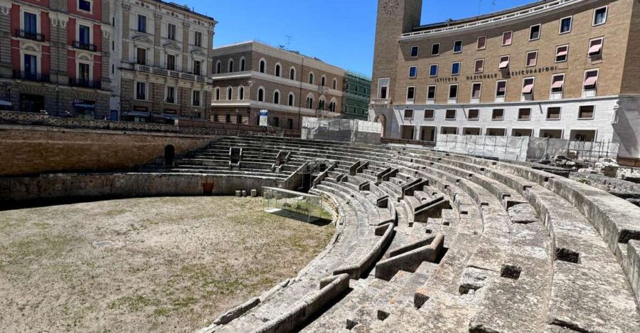 LECCE: IN THE LECCE BAROQUE AMONG THE ARCHITECTURAL TREASURES