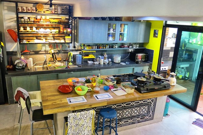 Market Visit & Private Hands-on Cooking Class at Daun Senja - Good To Know