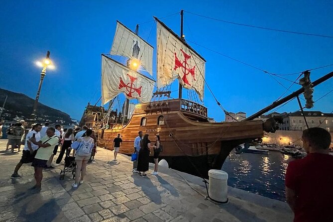 Panoramic Sunset Pirate Boat Tour With Live Music and Tour Guide - Good To Know
