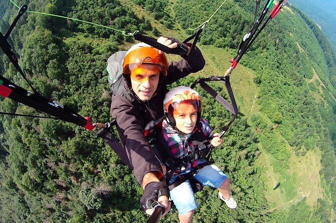 Paragliding Tandem Flight From Bunloc, Brasov
