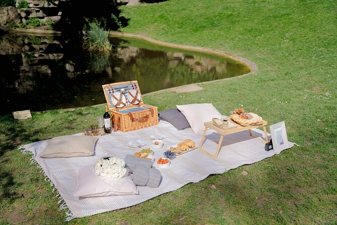 Paris Picnic Experience in Front of the Eiffel Tower - Good To Know
