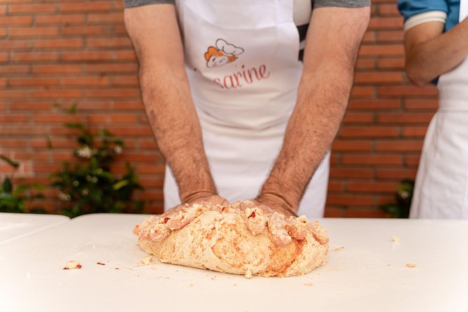 Private Pizza & Tiramisu Class at a Cesarinas Home With Tasting in Arezzo
