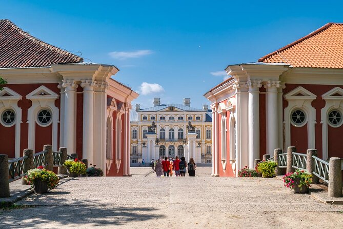 Private Transfer: Ryga to Klaipeda via Hill of Crosses & Rundale Palace - Meeting and Pickup