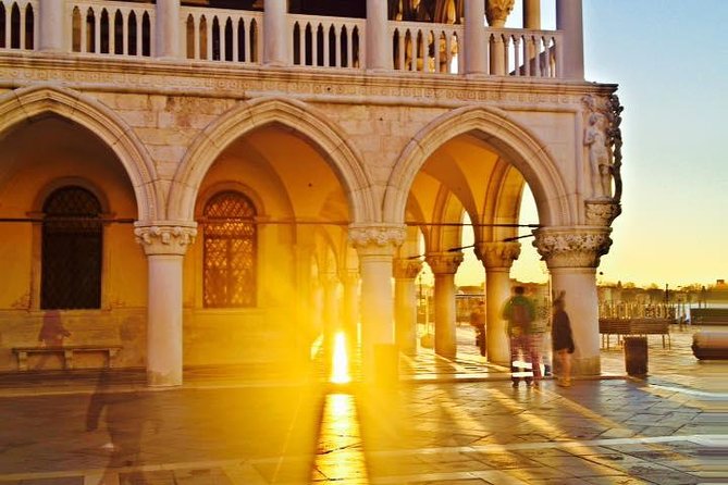 Public Tour: Gondola & Doges Palace - Meeting Point Details