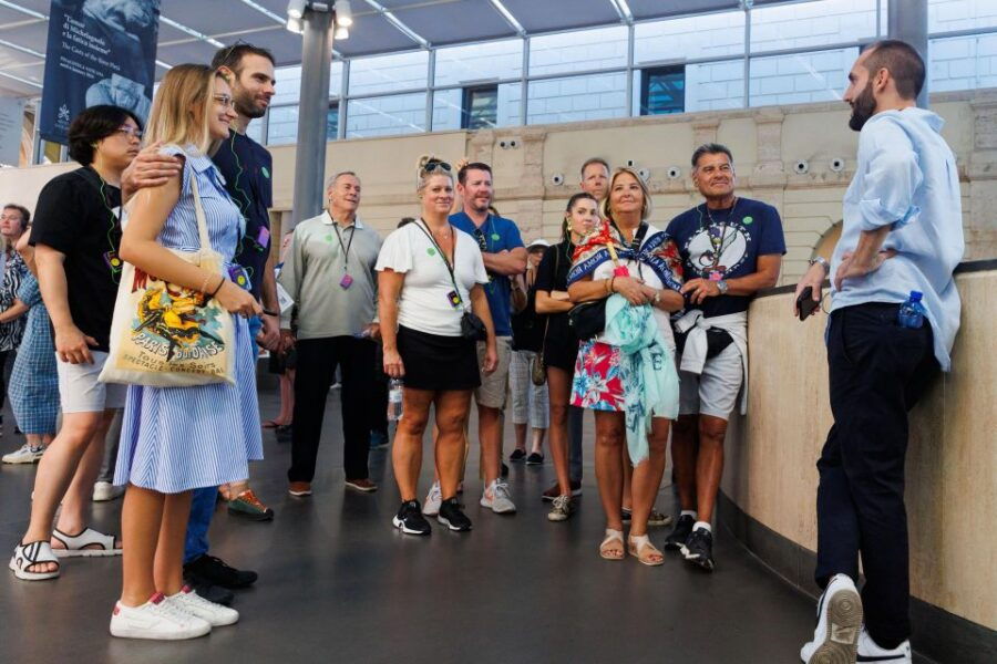 Rome: Vatican Museums & Sistine Chapel Fun Tour With Entry - Meeting Point