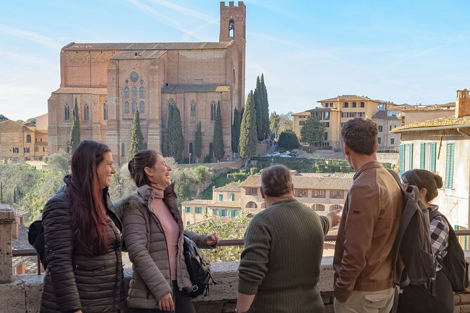 Small Group Tour With a Contradaiolo in Secret Siena