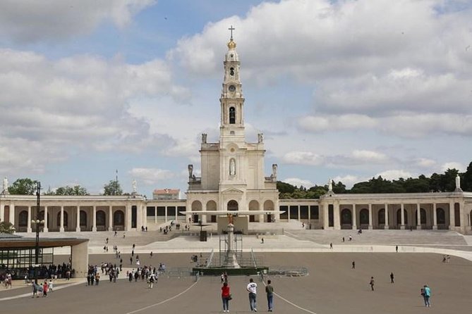 SMALL Group(2-6pax)From Lisbon to Obidos+Fatima+Nazare Big Waves) PRIVATE TOUR - Good To Know